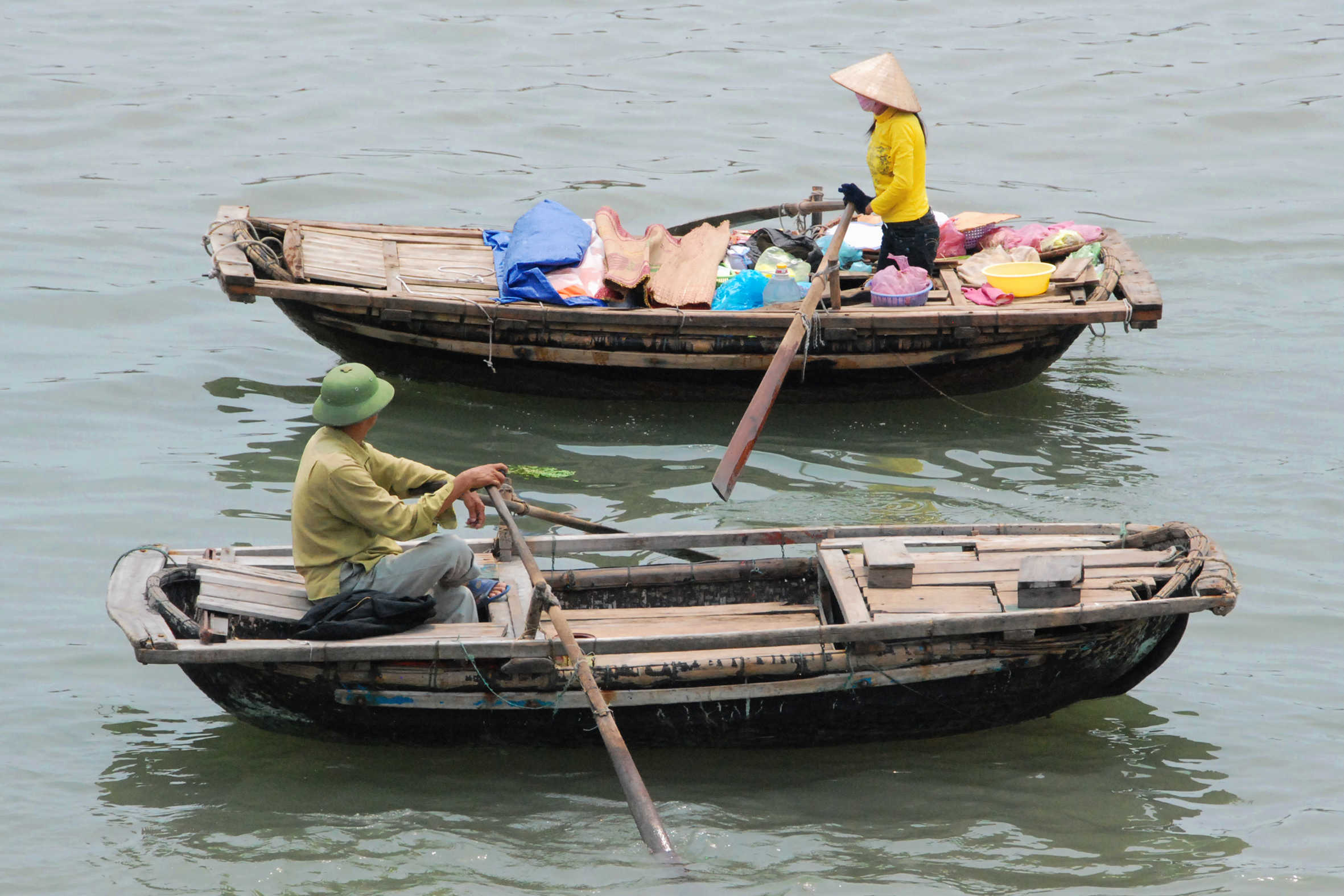 Barques traditionnelles sur la Baie d'Ha Long au Vietnam