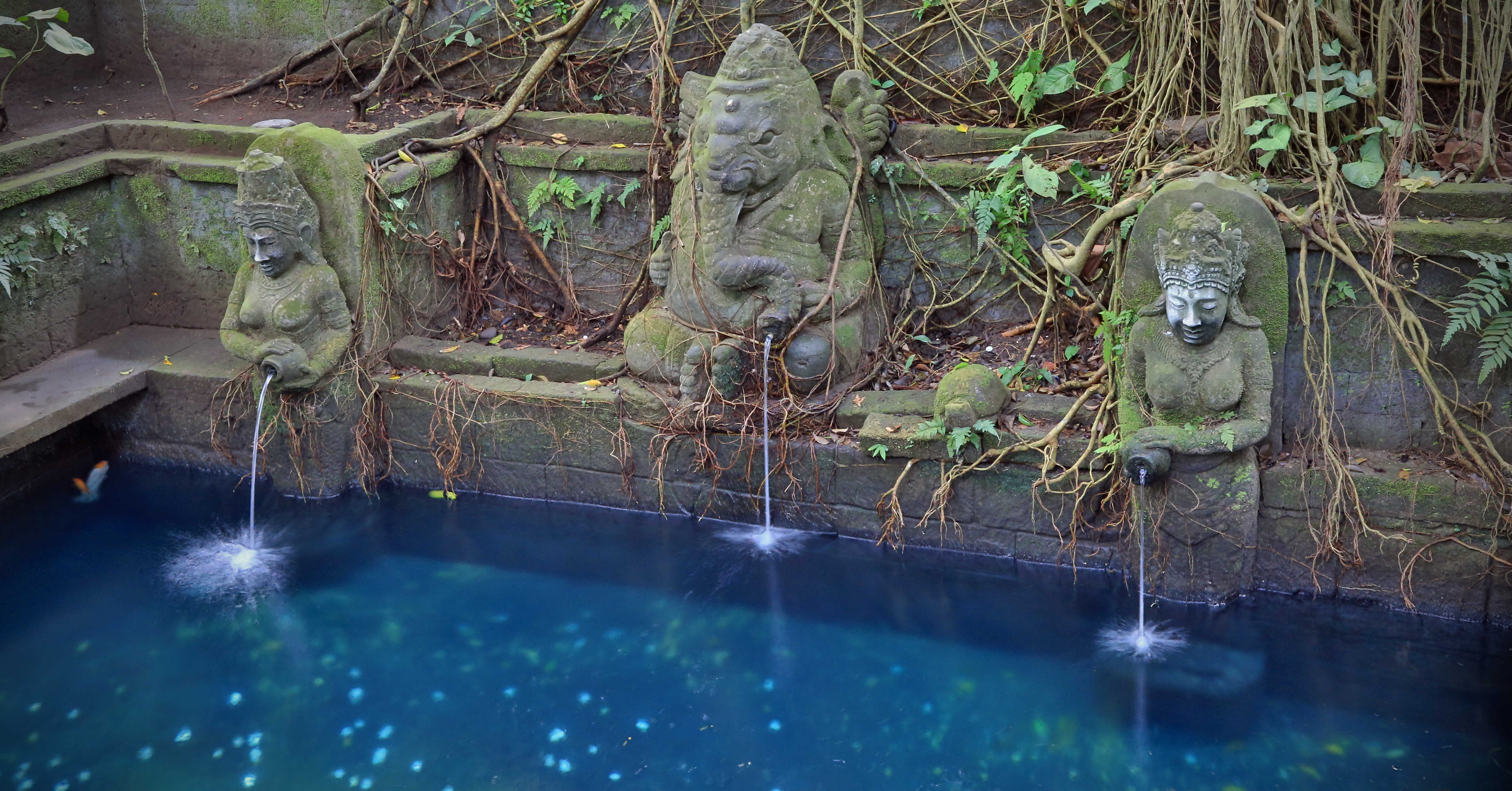 Fontaines dans un temple balinais