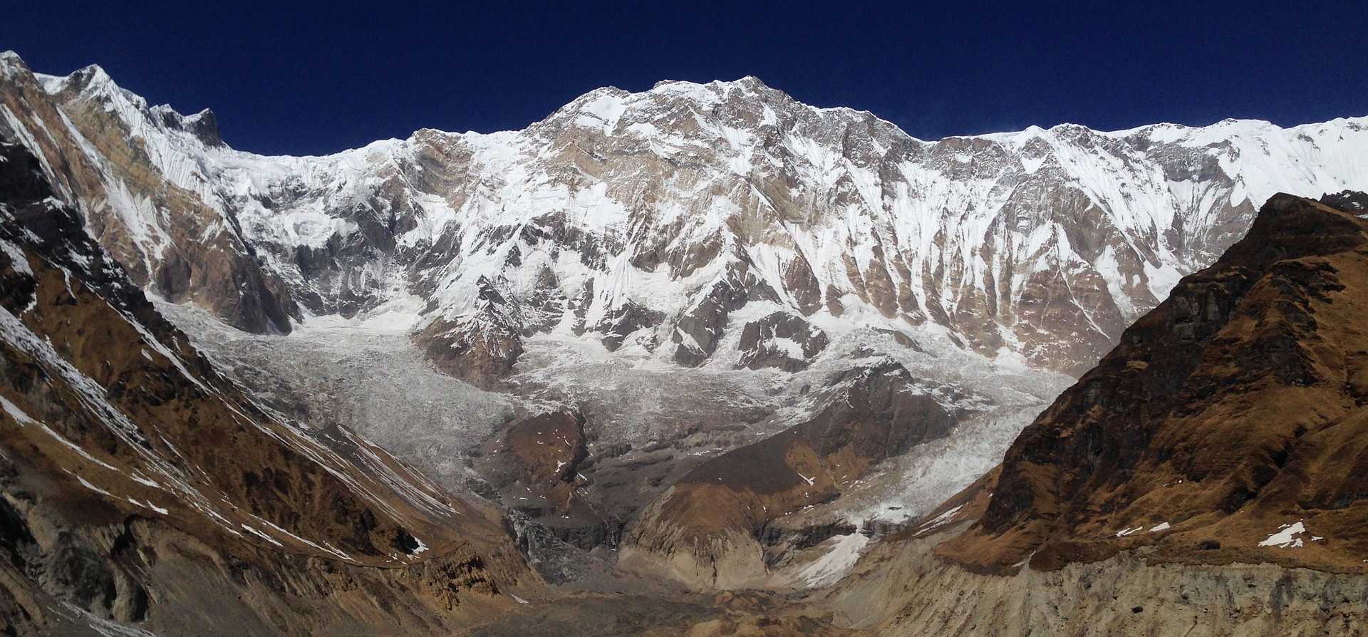 Panorama exceptionnel à partir du sanctuaire des Annapurnas