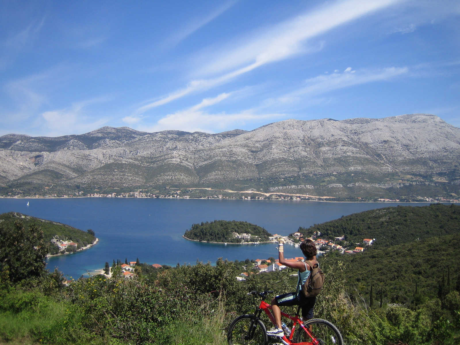 Balade à vélo aux abords de l'île de Korcula en Croatie © Croatie, Korcula, Vélo