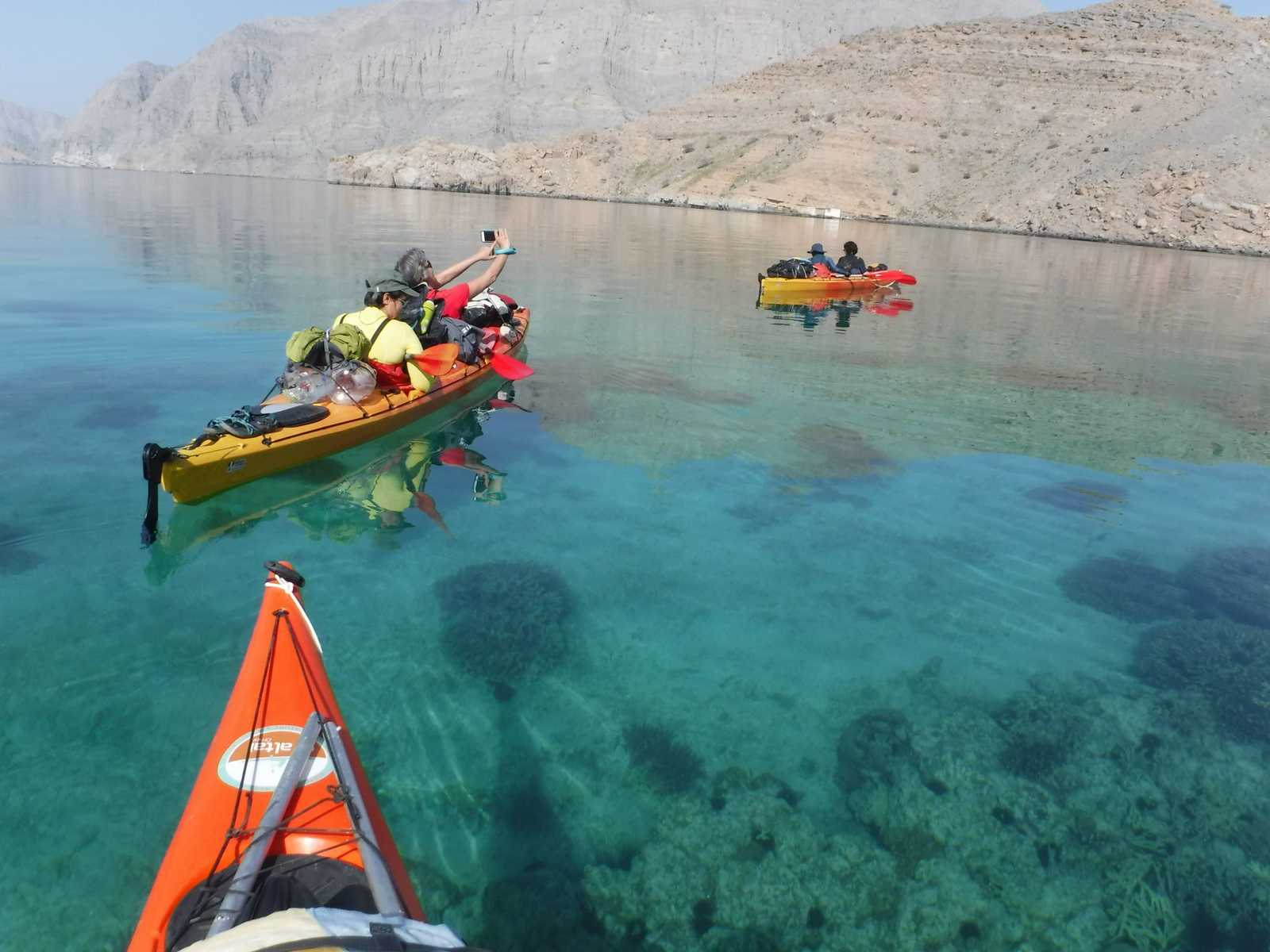 Cabotage en kayak de mer dans les fjords d'Arabie