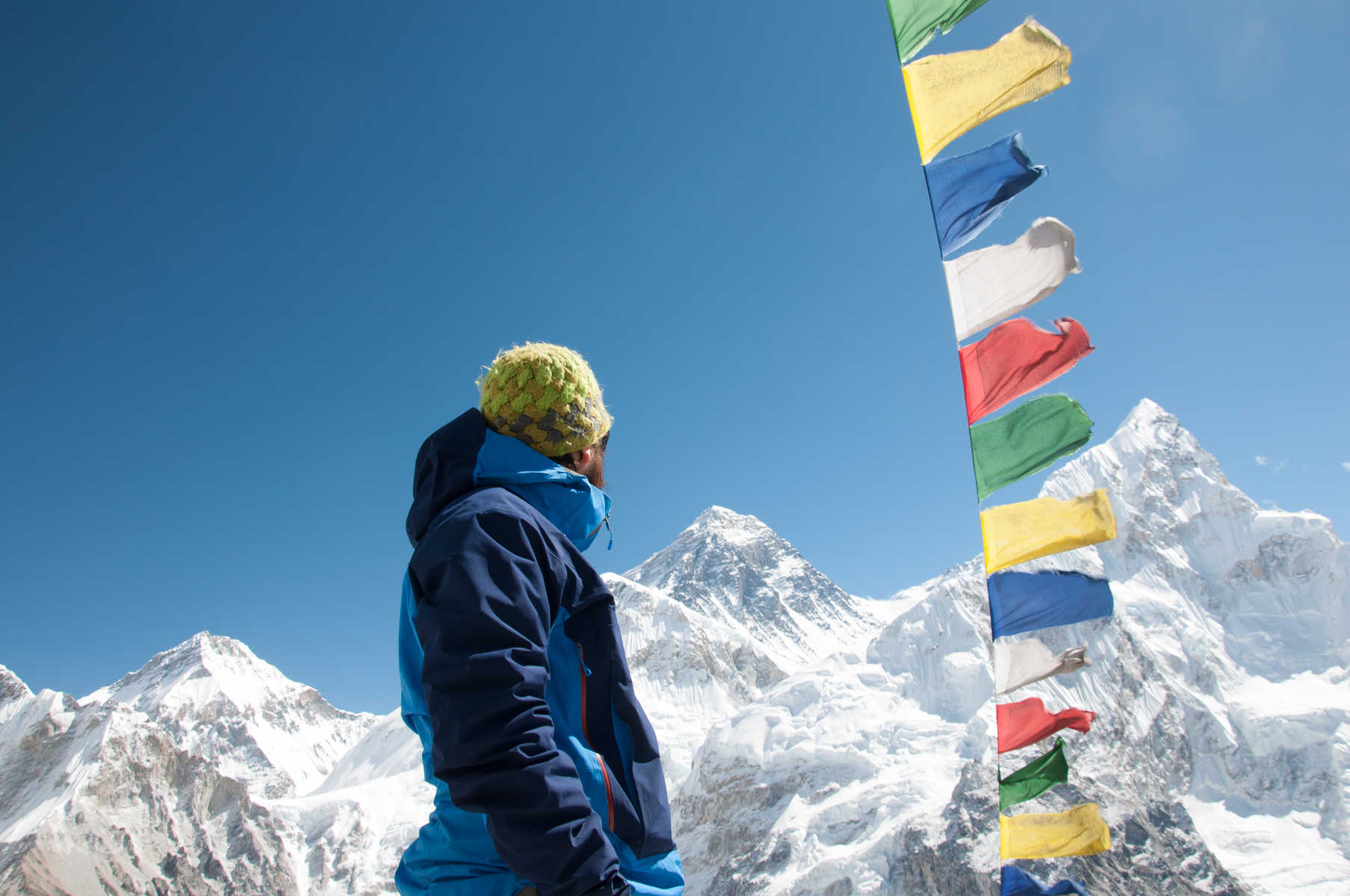 Contemplation pendant le trekking Kala Pattar