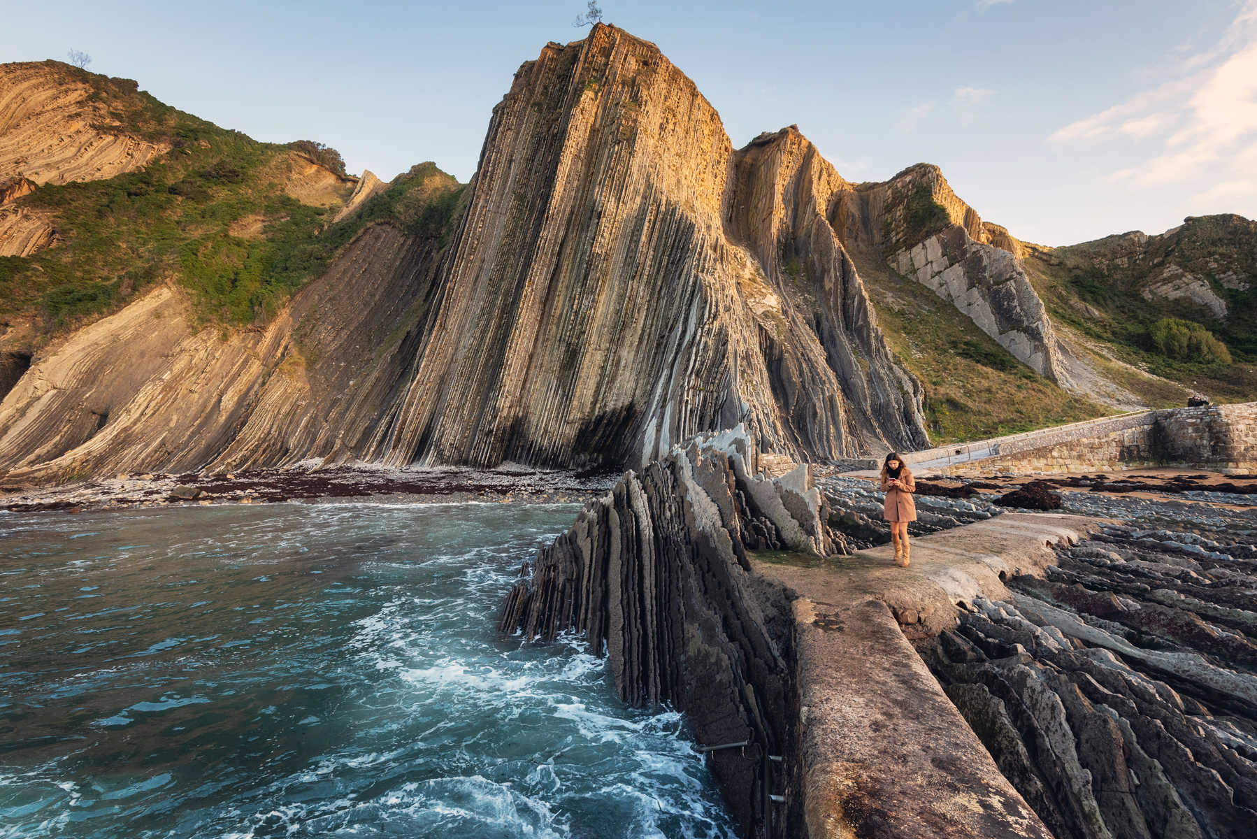 Côte de Zumaia avec sa construction géologique unique : flysch stratification, Espagne