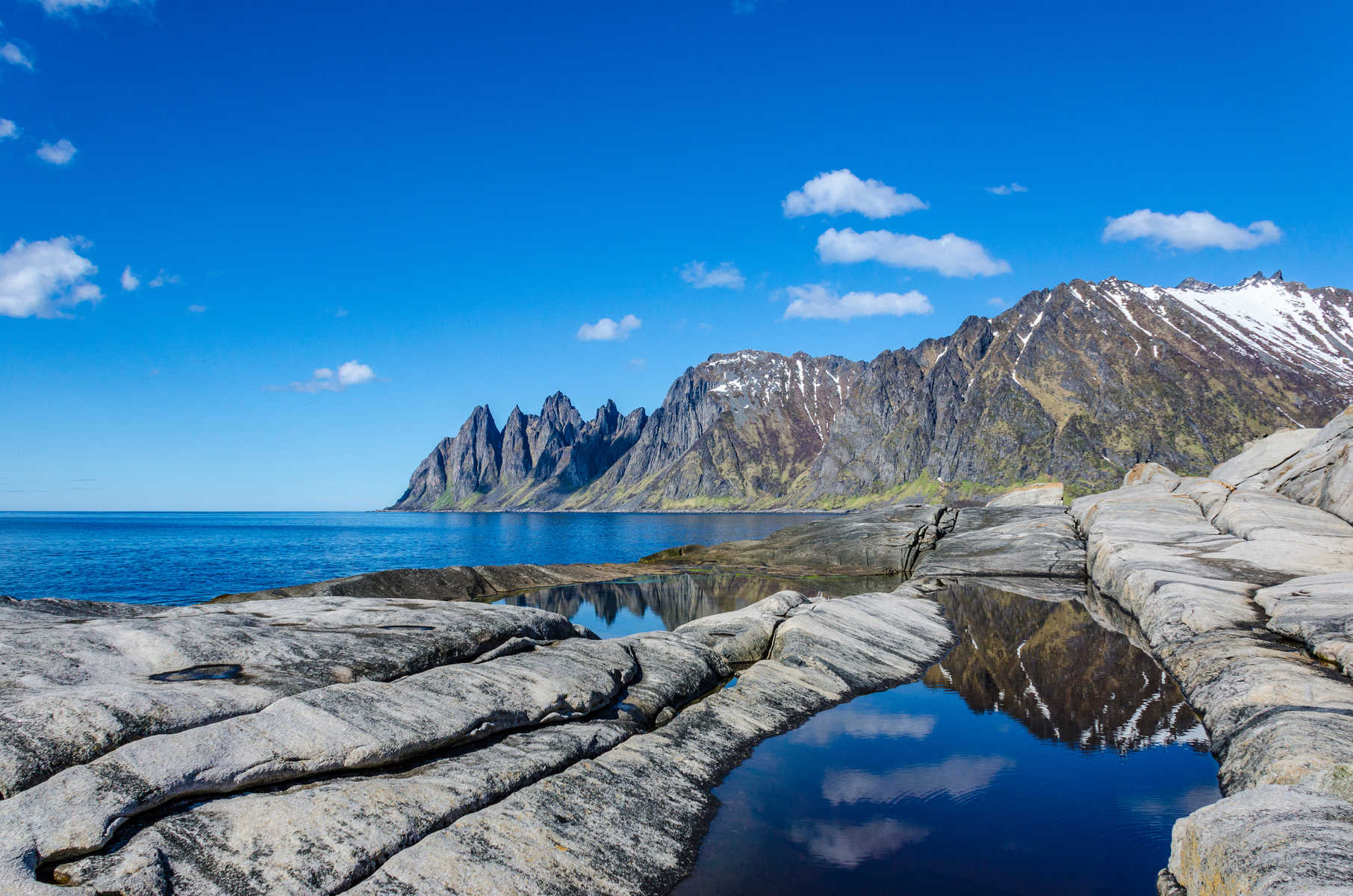 Dents du diable Tungeneset à Senja en Norvège