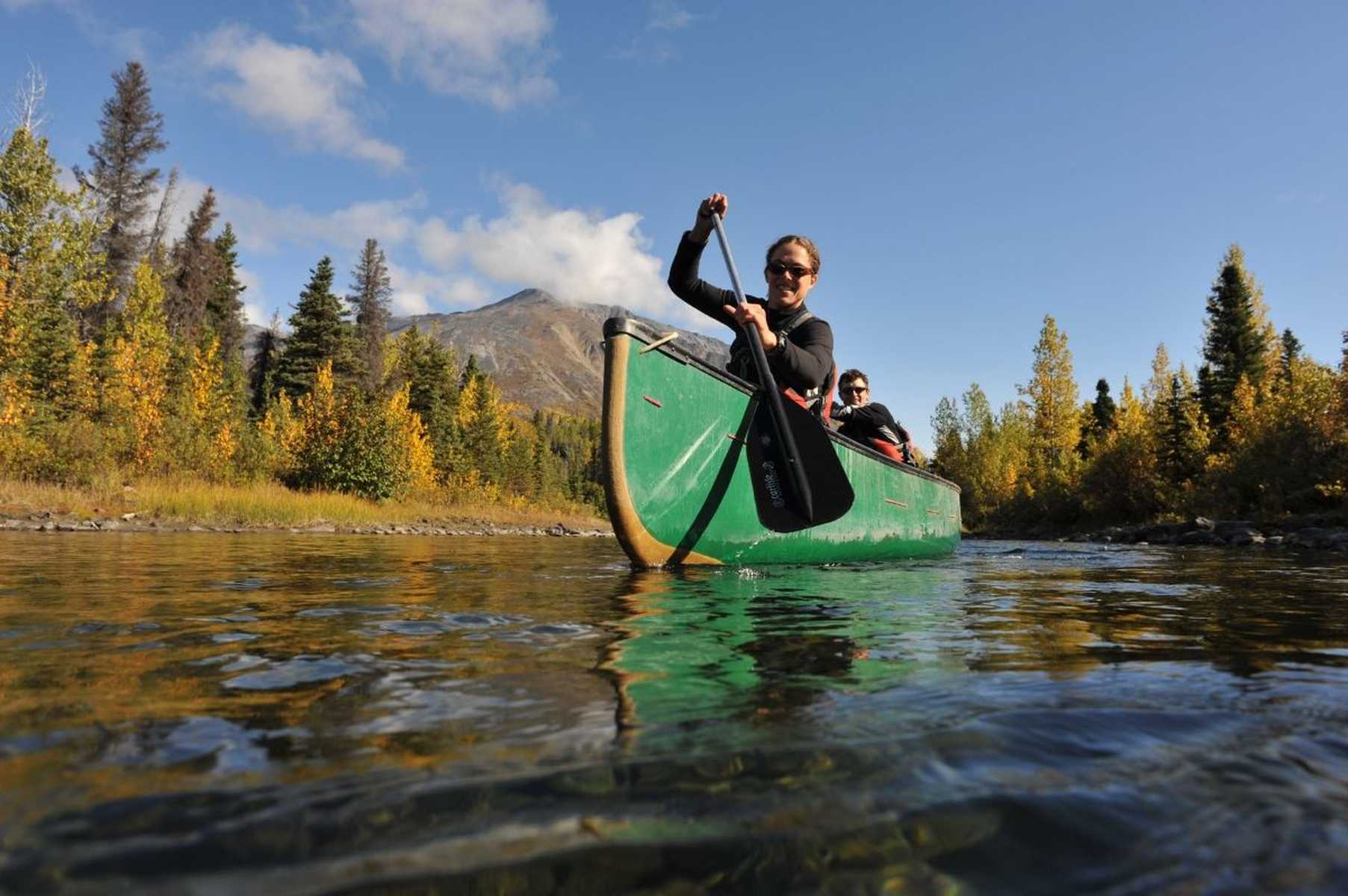 En canoe sur une rivière du Québec