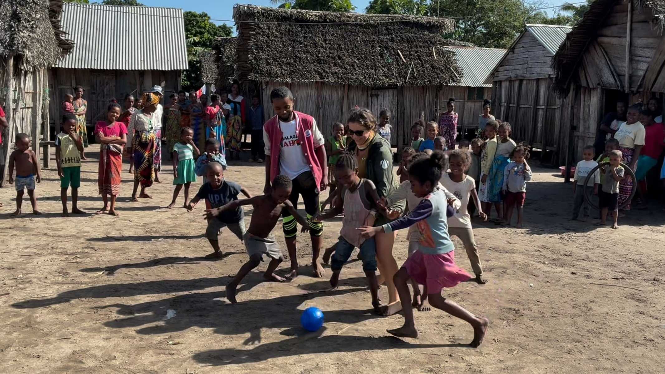 Enfants qui jouent à Madagascar