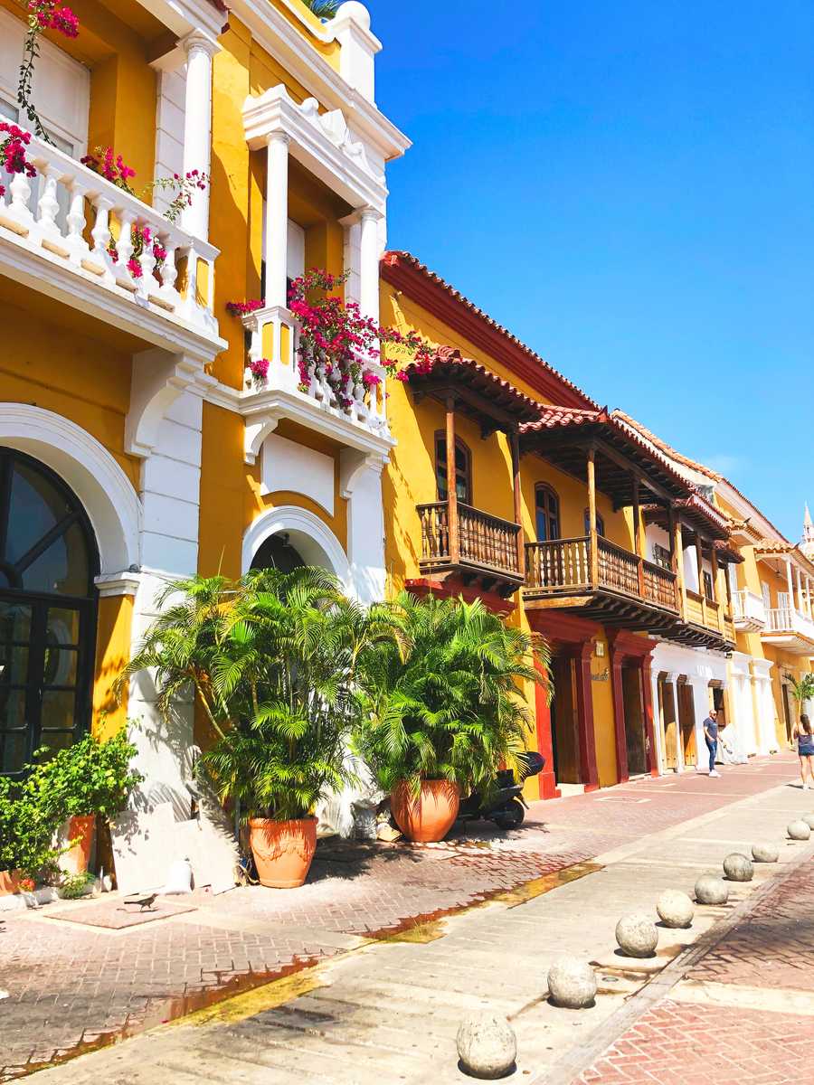 Façades colorées dans les ruelles de Carthagène