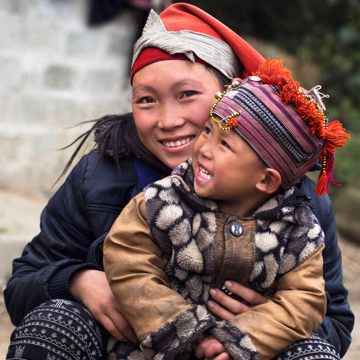 Femme Hmong et son enfant au Vietnam ©  Femme Hmong et son enfant au Vietnam