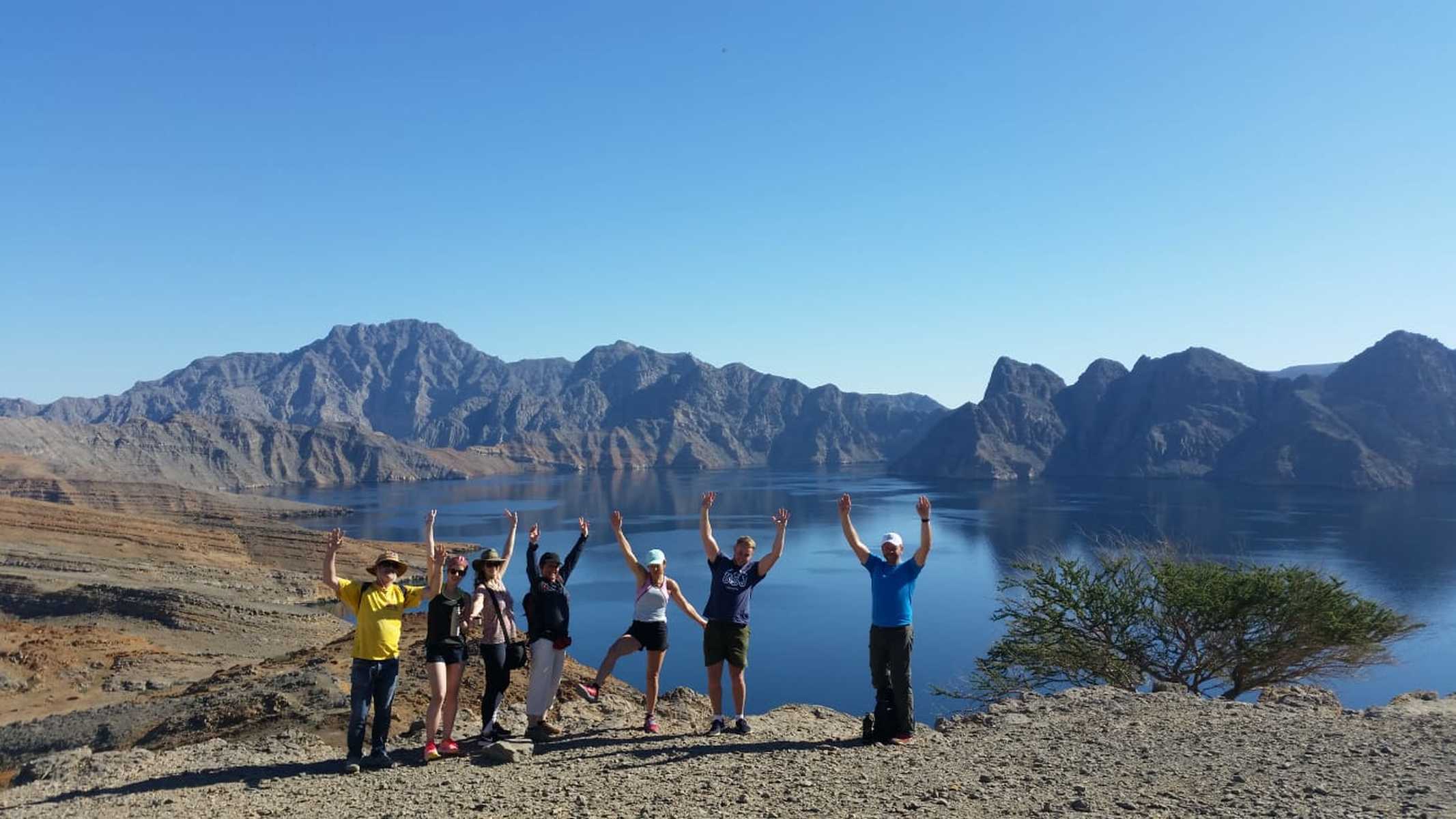 Groupe de randonneurs au Musandam à Oman