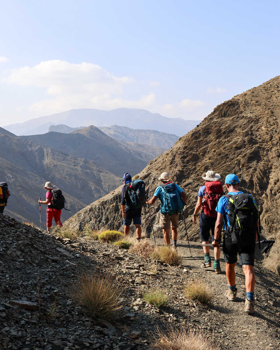 Groupe de randonneurs en randonnée dans l'Atlas marocain, Maroc