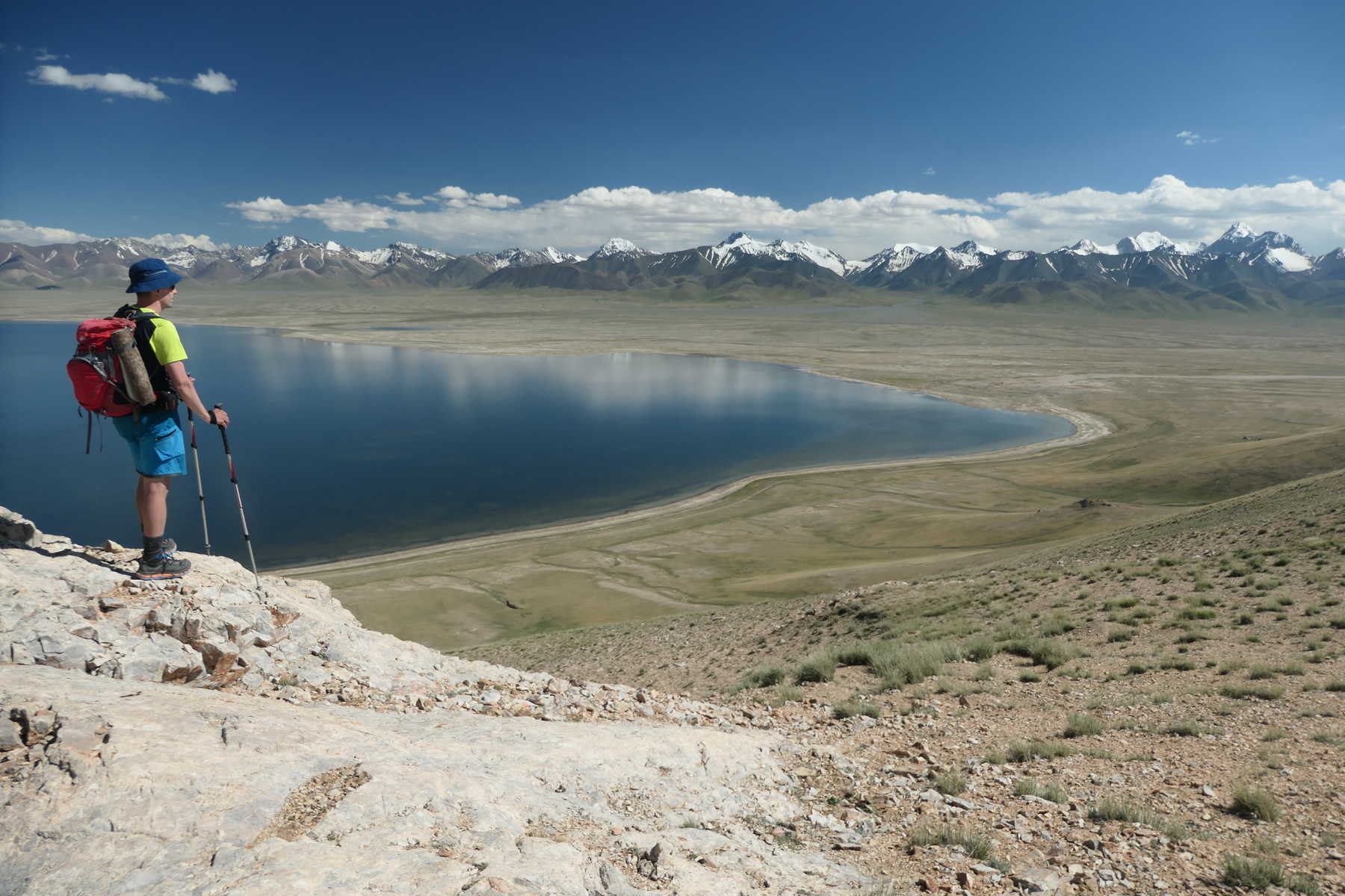 La vue sur la lac Tchatyr Kul à la frontière chinoise