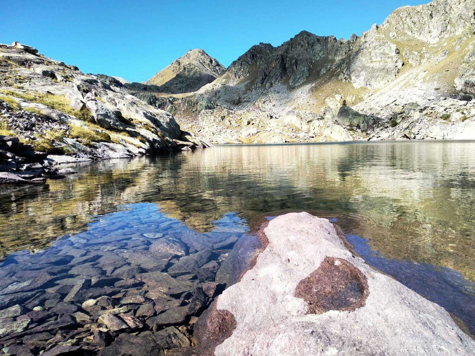 Lac d'altitude de la vallée des merveilles dans le massif du Mercantour