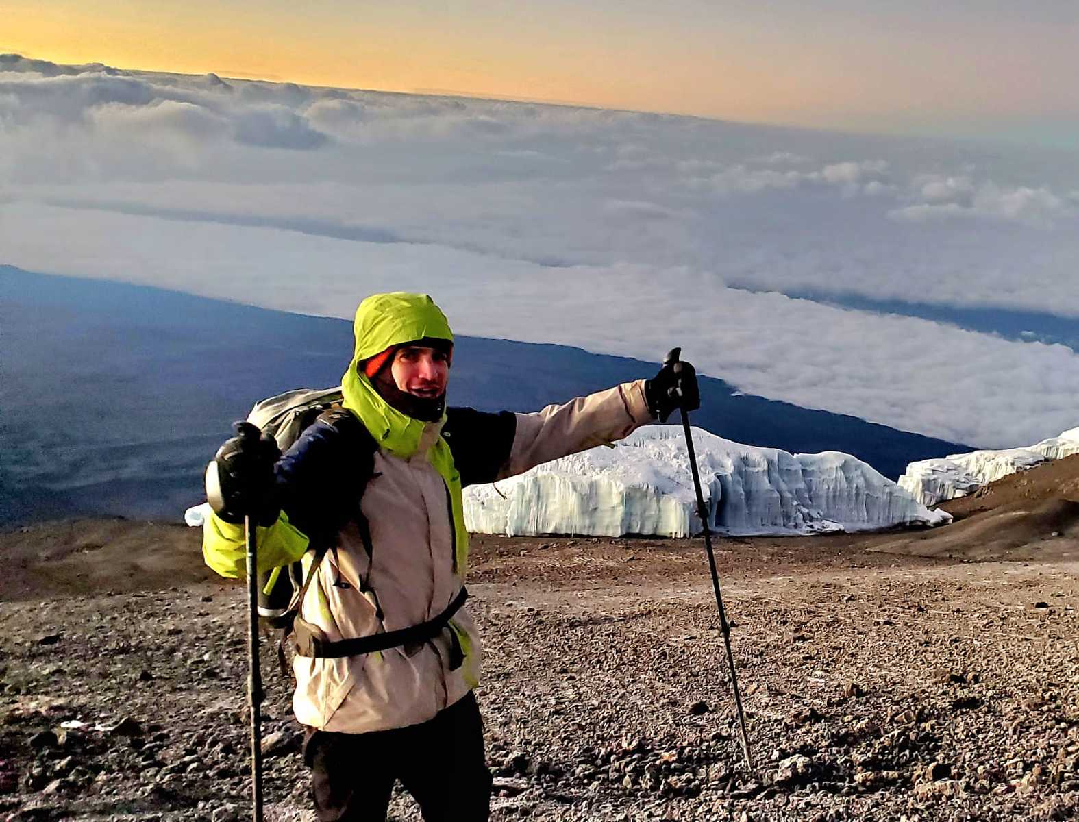 Lucas en marche pour le Kilimandjaro, Tanzanie