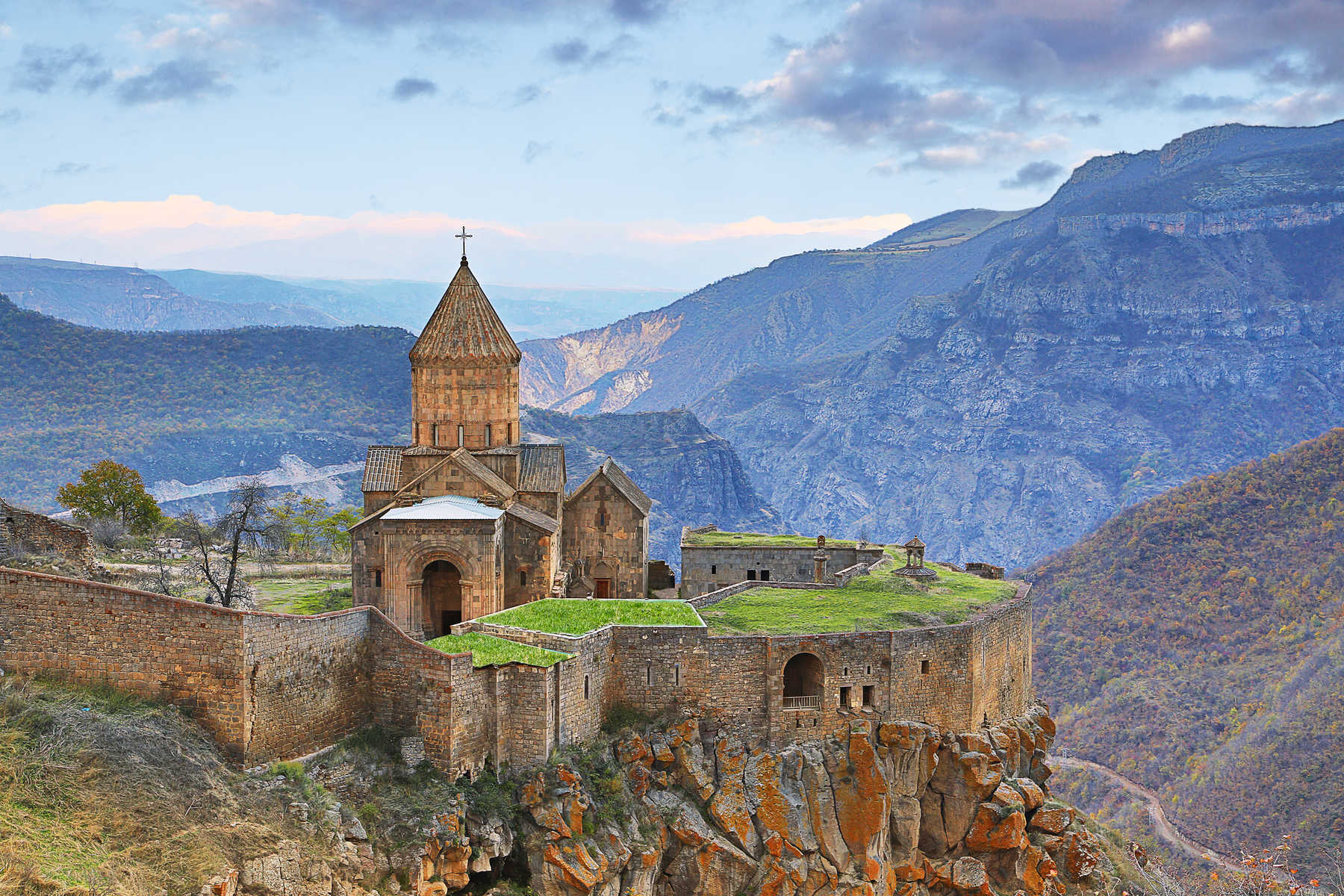 Monastère avec vu sur un paysage arménien