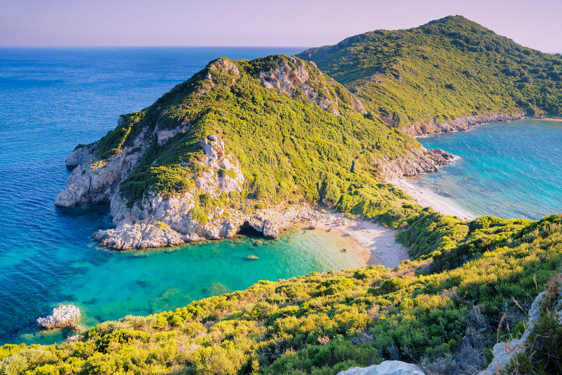 Plage d'Agios Georgios sur l'île de Corfou