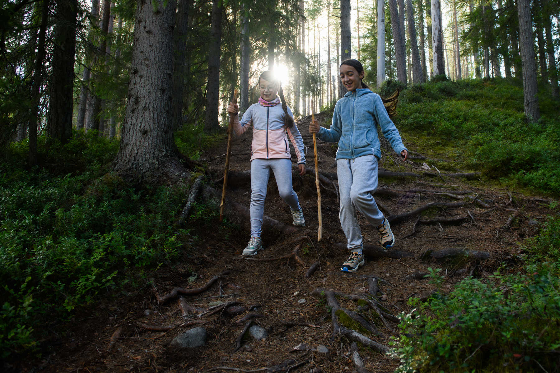 Randonnée famille en Finlande avec des enfants en été