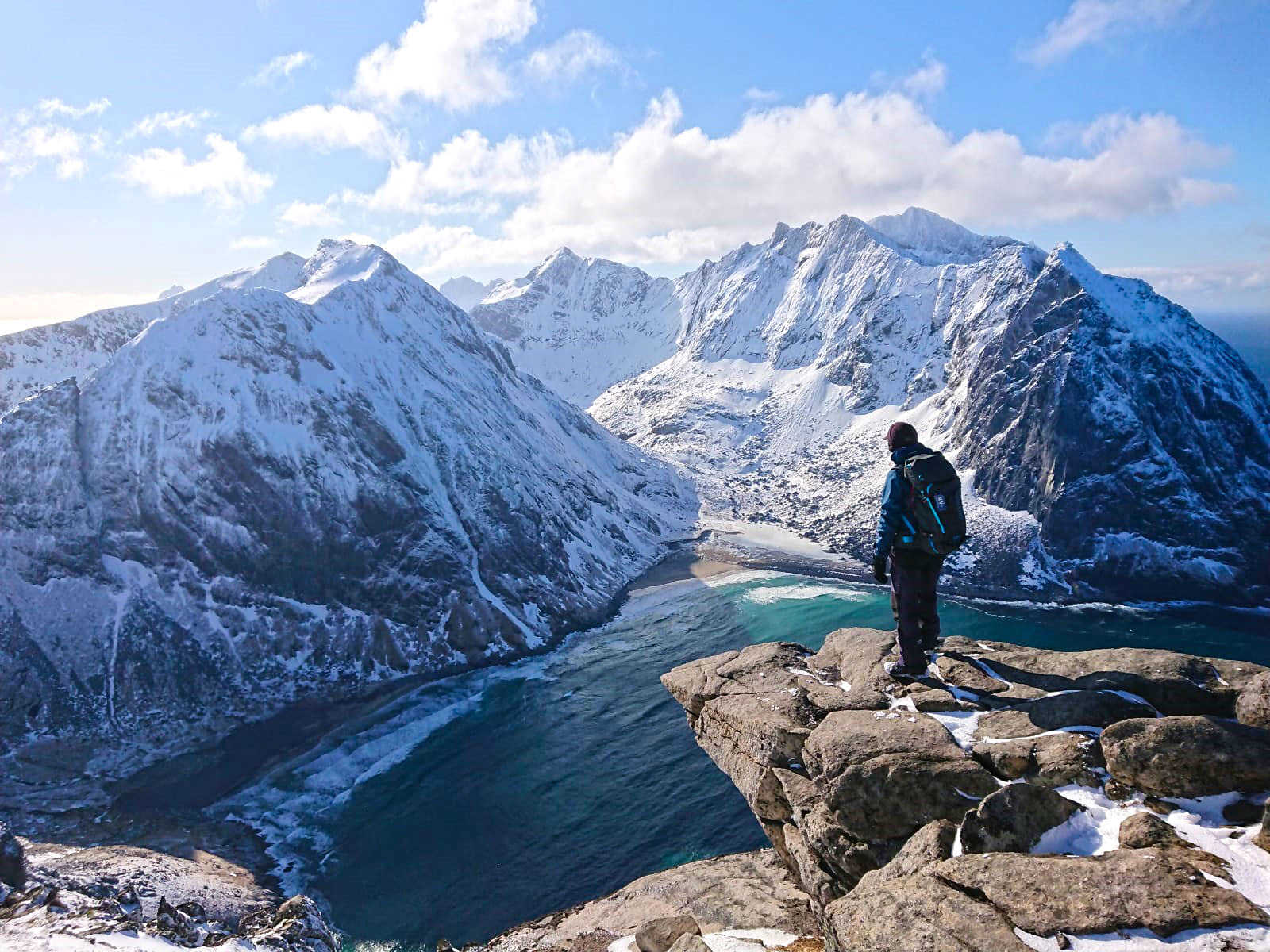 Randonnée hivernale dans les îles Lofoten, Norvège