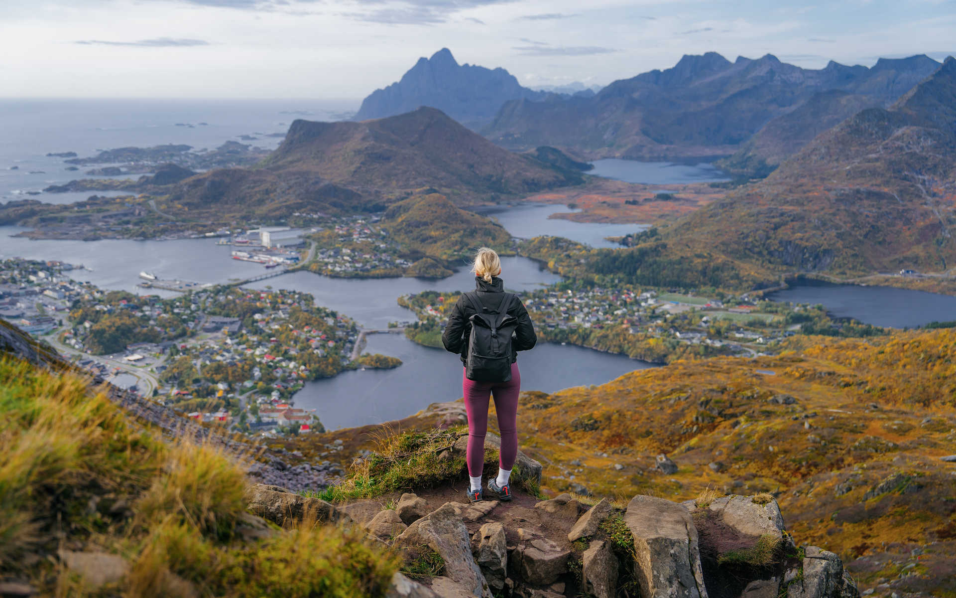 Randonnée sur les îles Lofoten en automne, en Norvège