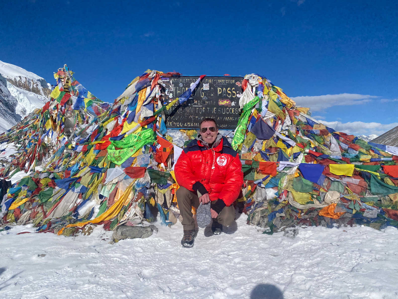 Randonneur au sommet de l'Annapurna au Népal