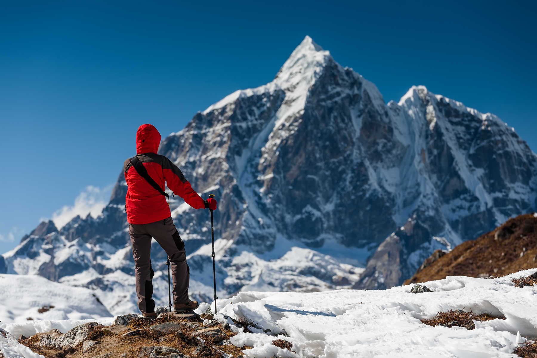 Randonneur en direction du camp de base de l'Everest au Népal