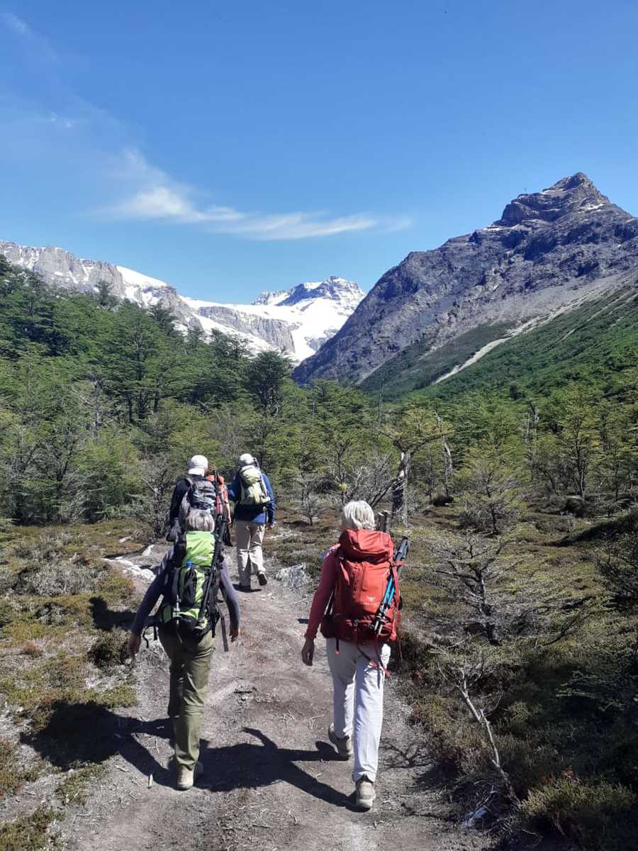 randonneurs dans le parc national Los Glaciares, en Patagonie argentine