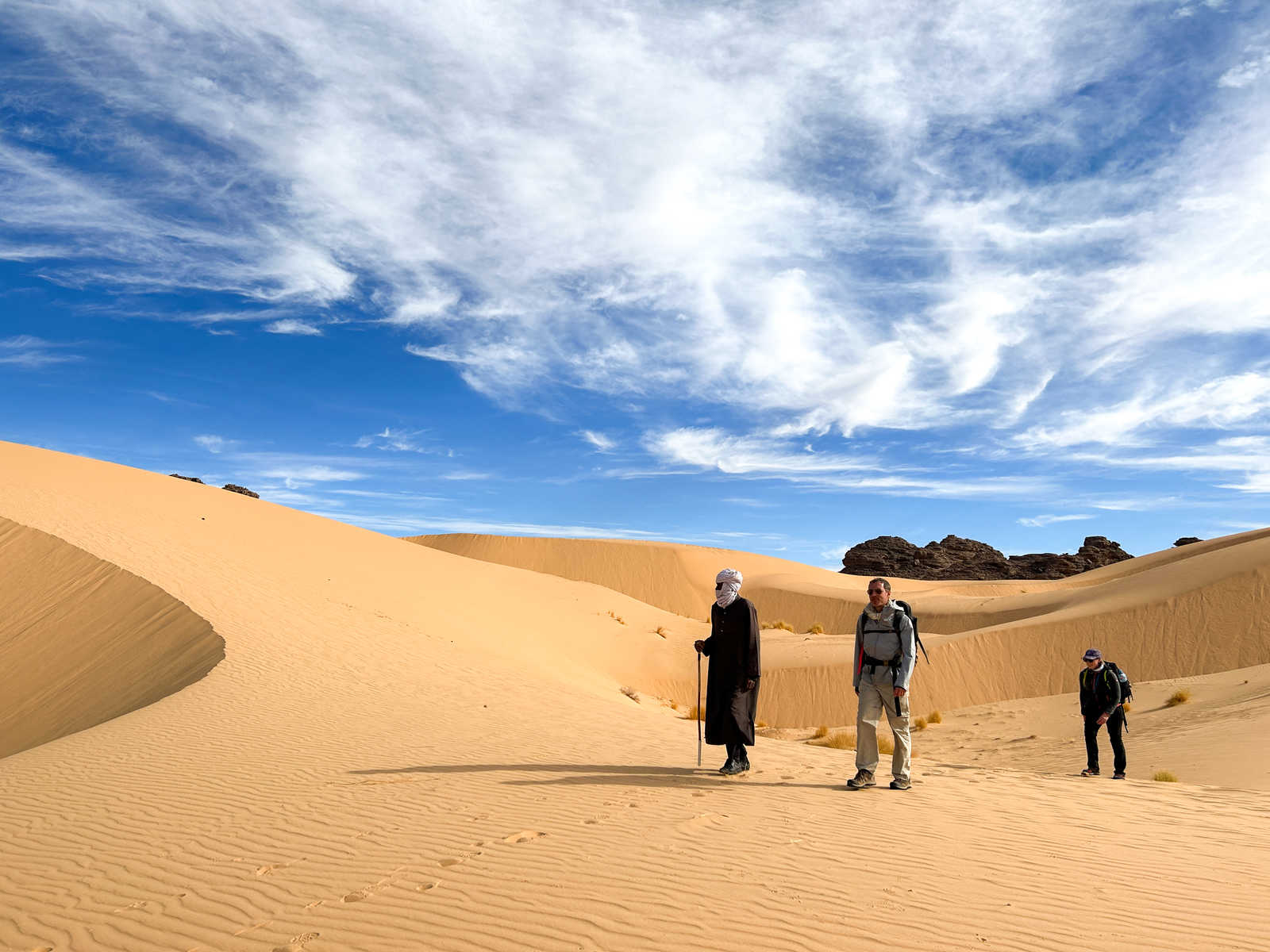 Randonneurs dans le Tassili N'Ajjer, Djanet, Algérie