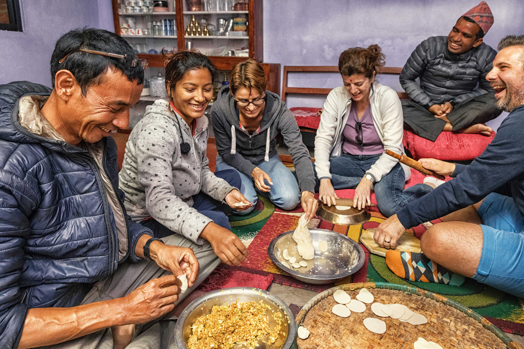 Repas partagé avec une famille, Népal