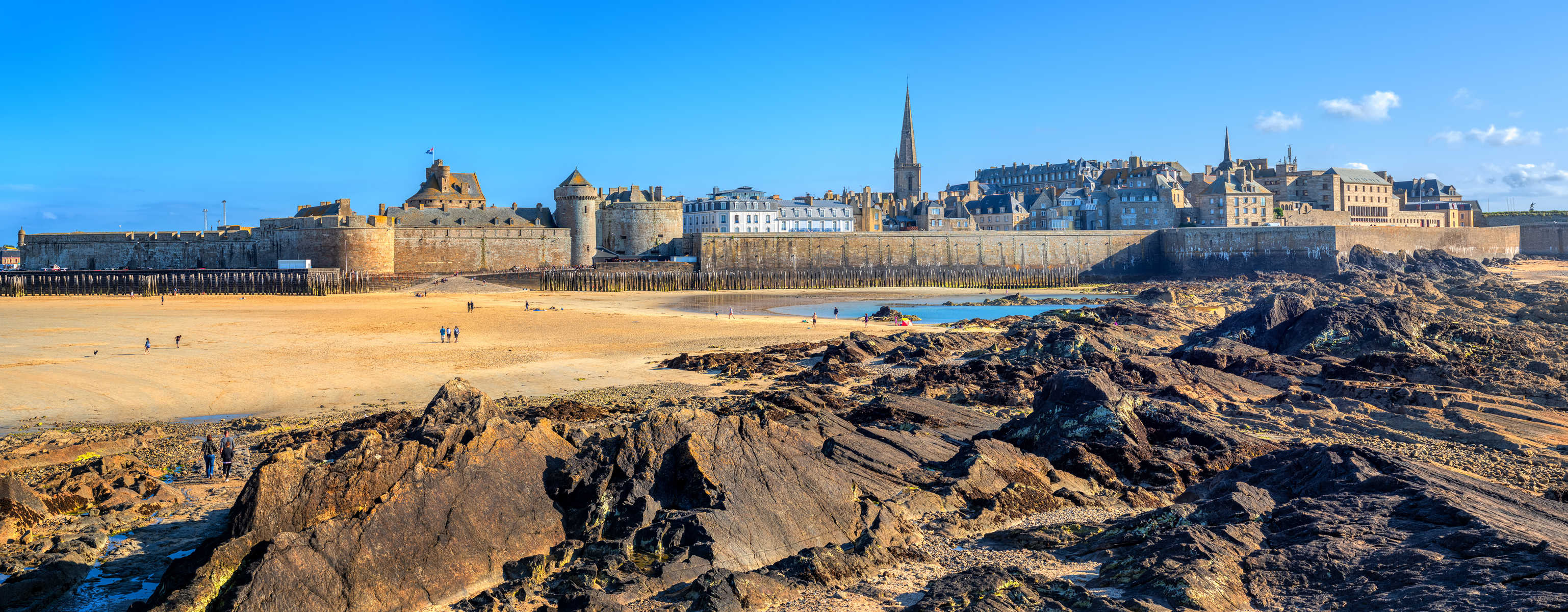 Saint Malo vue de la plage, en Bretagne, en France