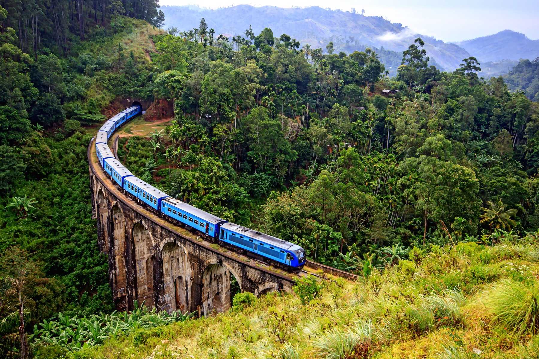 Train bleu Sri Lanka entre Colombo et Kandy