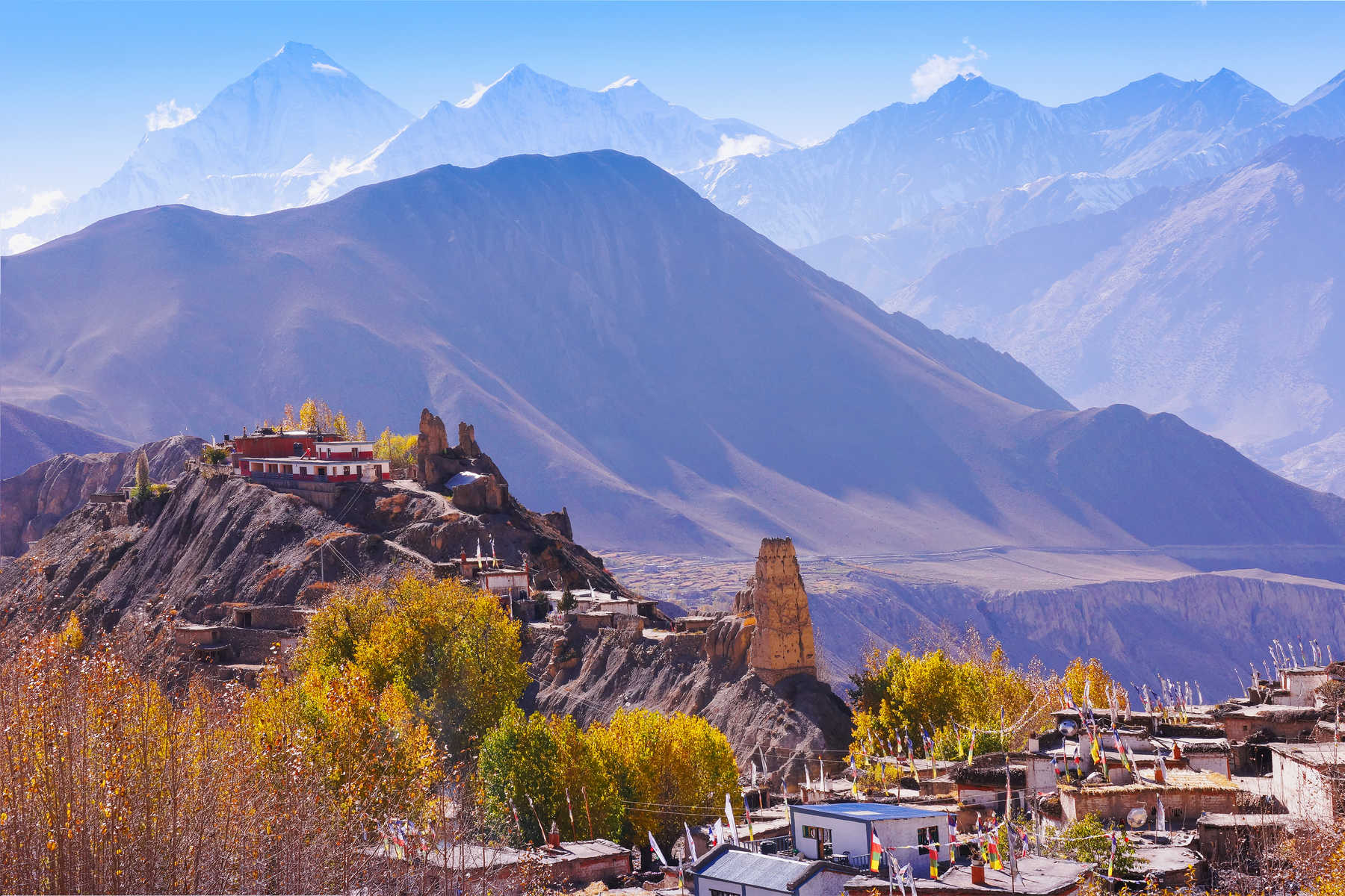 Village dans la vallée de Muktinath sur le trek des Annapurna au Népal