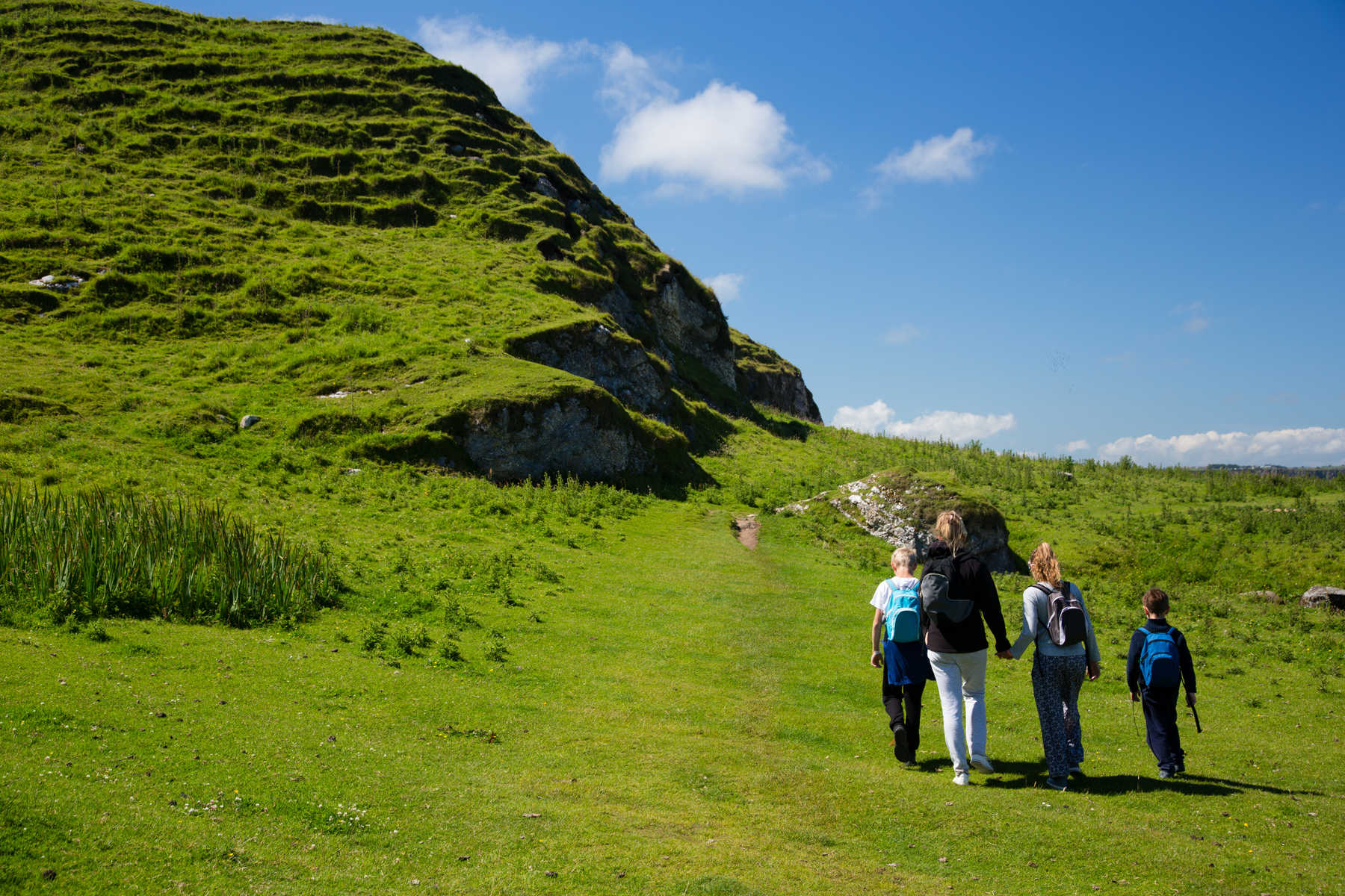 En famille en randonnée © Belphnaque Voyage famille en Irlande