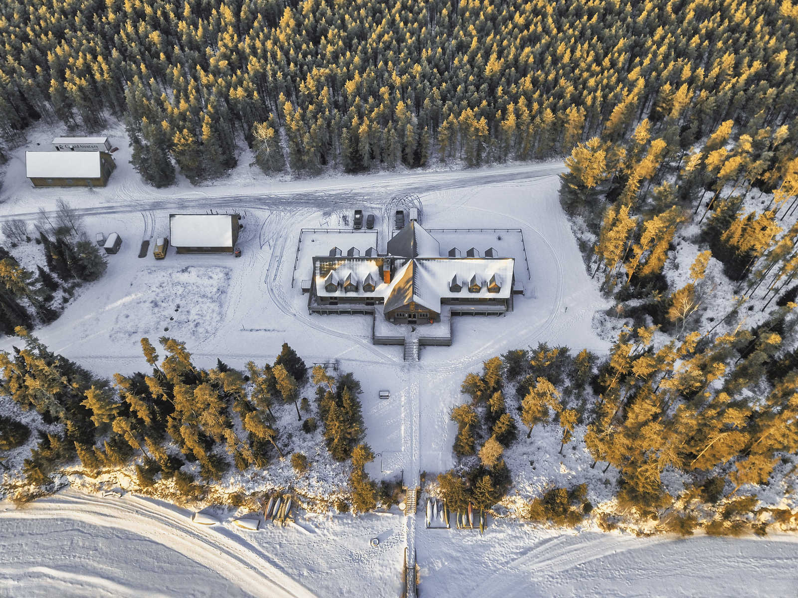 Vue aérienne de l'auberge du Camp Taureau au Canada
