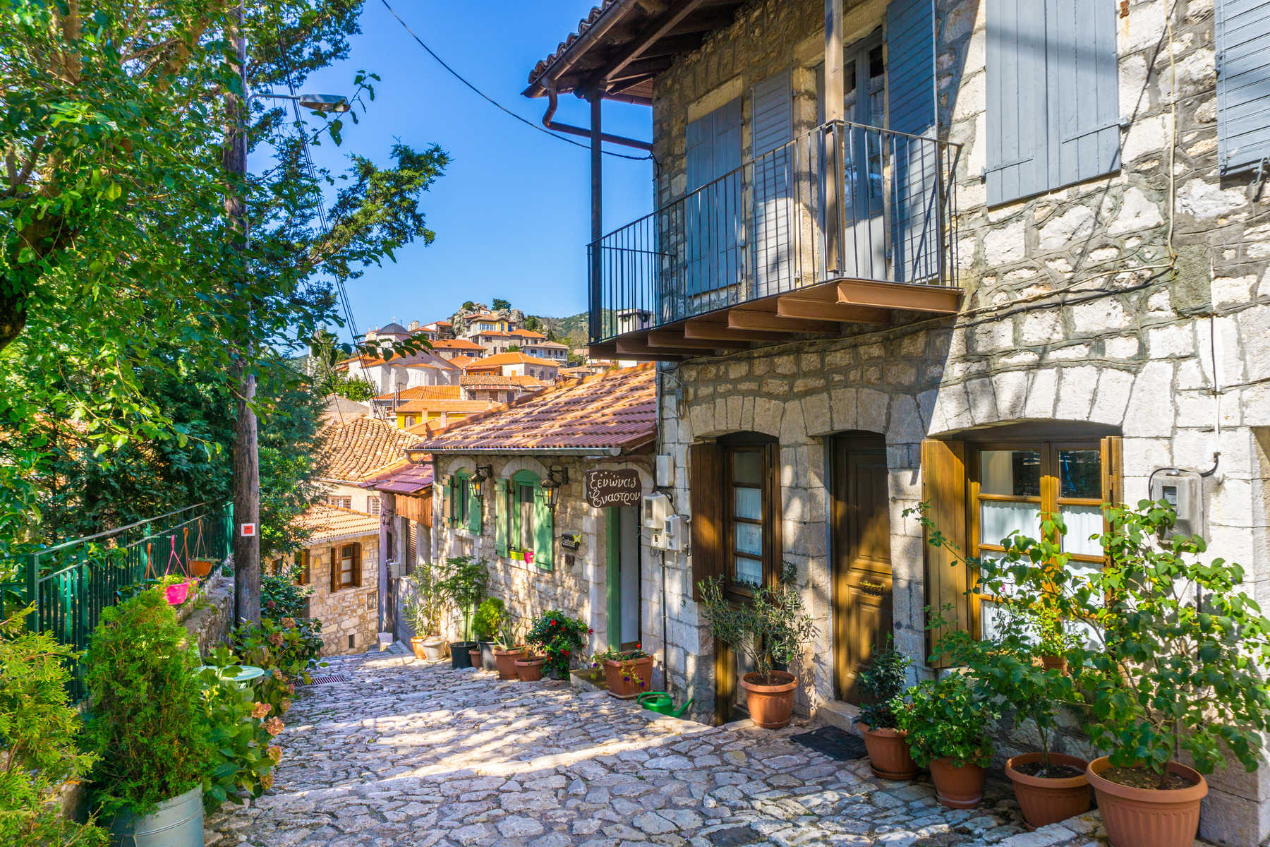 Vue de rue du village de Dimitsana, dans la région montagneuse d'Arcadie, dans le Péloponnèse, en Grèce.