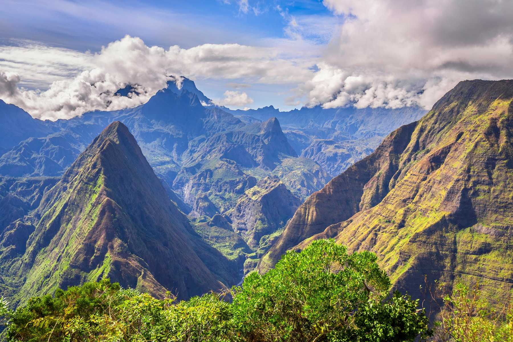 Vue sur le cirque de Mafate depuis Cap Noir, à la Réunion