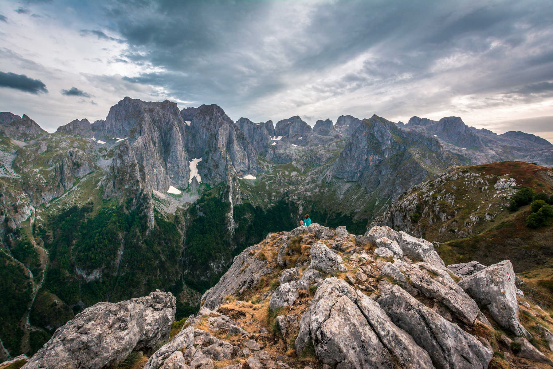 Vue sur les Alpes albanaises,  frontière entre l'Albanie et le Montenego