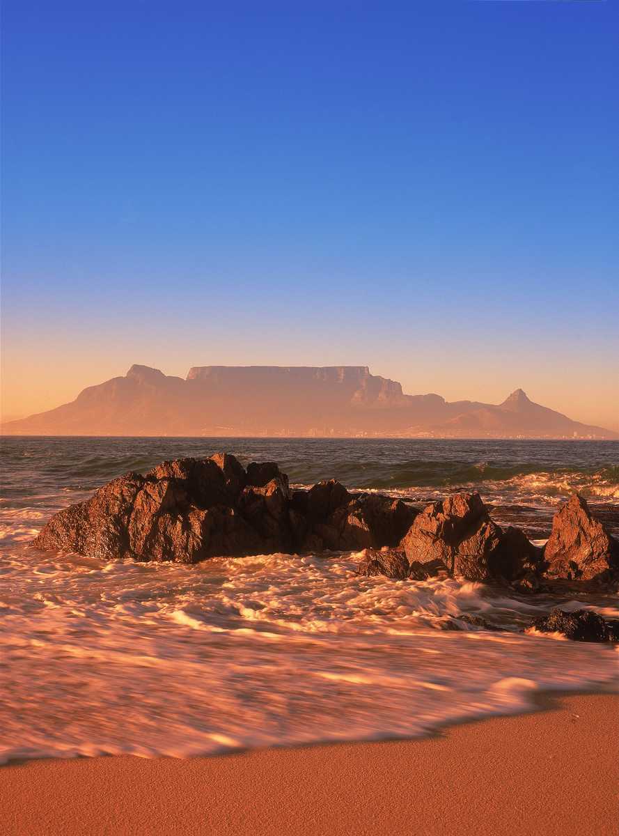 Vue sur Table Mountain et l'océan