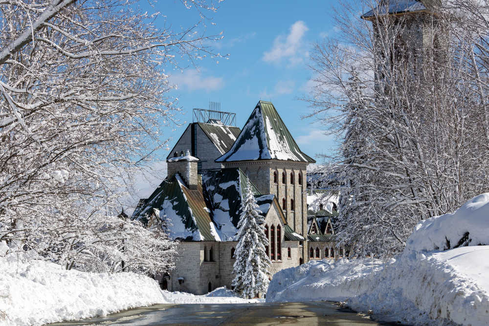 Abbaye de Saint-Benoît-du-Lac l'hiver Canada
