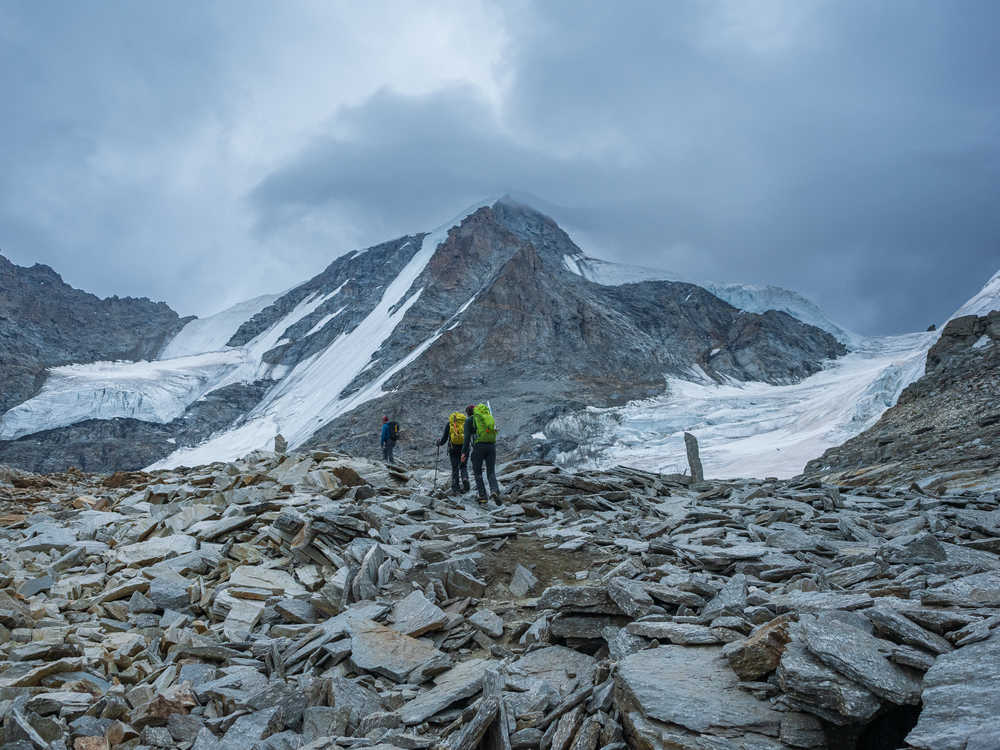 Alpinistes en route vers le Grand Paradis