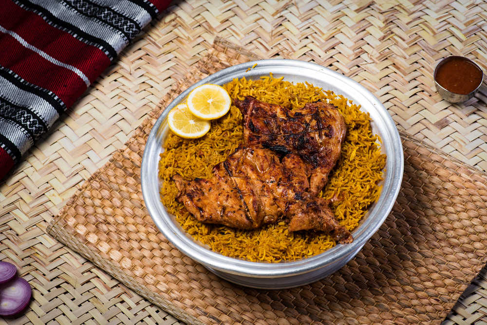 Arabian Kabsa Riz au poulet , plat traditionnel, vue du dessus, Oman