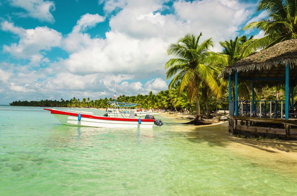 Bateau plage île