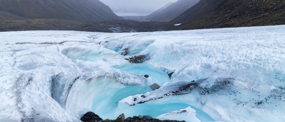 Bédiere, cours d'eau formé par les eaux de fonte du glacier Longyear dans l'Arctique, Svalbard