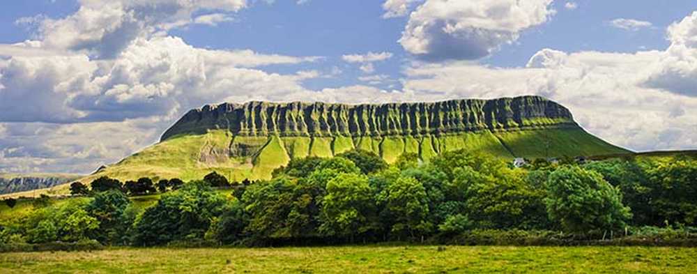 Ben Bulben appelée "montagne de la table", comté de Sligo