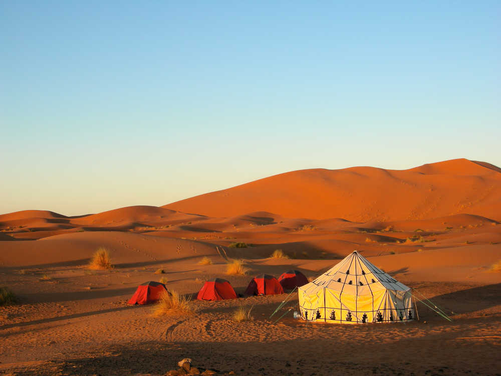 Bivouac dans le désert de Wahiba Sands au Sultanat d'Oman