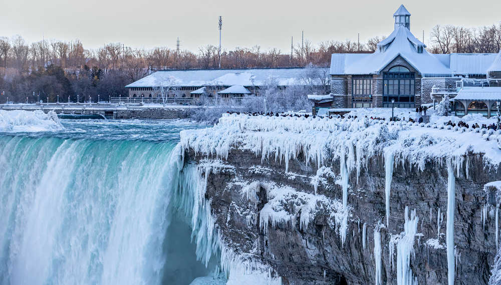 Chute du Niagara au Canada en hiver