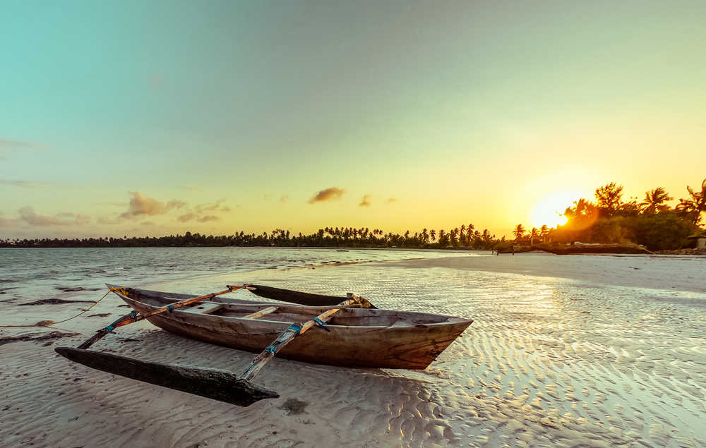 Coucher de soleil sur l'île de Pongwe sur Zanzibar en Tanzanie