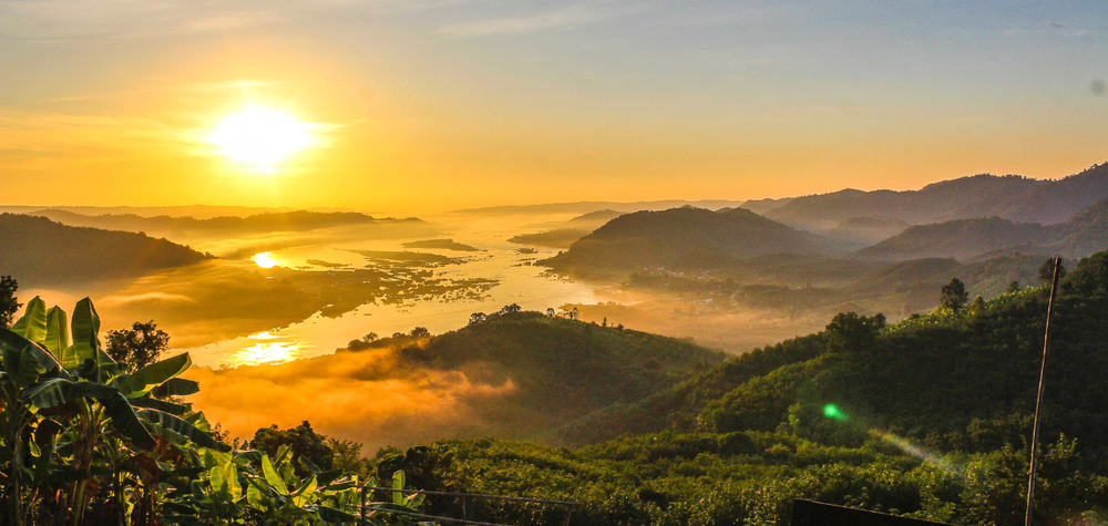 Coucher de soleil sur un paysage au Laos