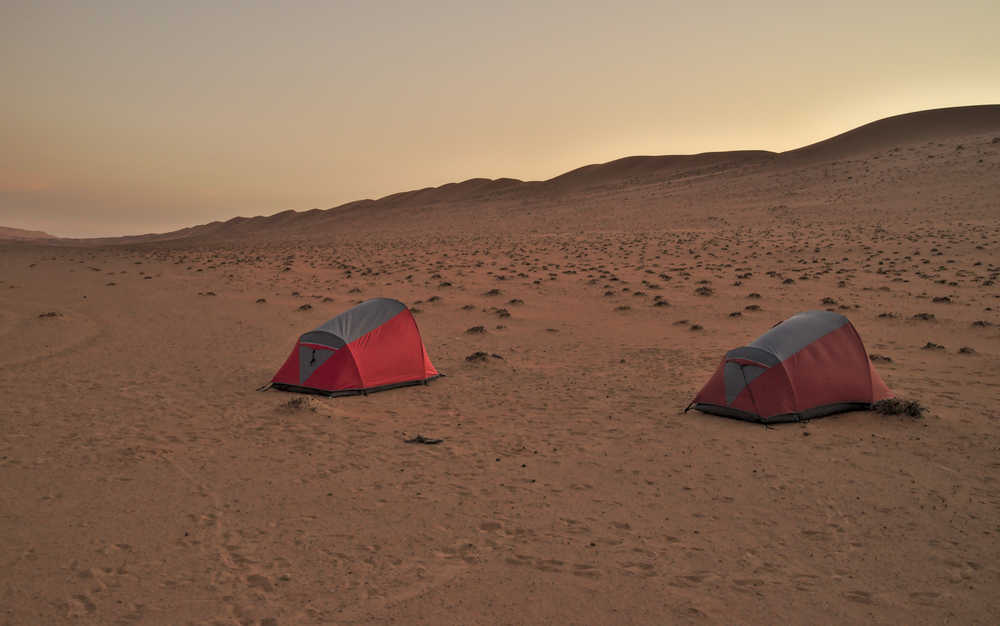 Deux tentes en bivouac dans le désert de Wahiba Sands au Sultanat d'Oman