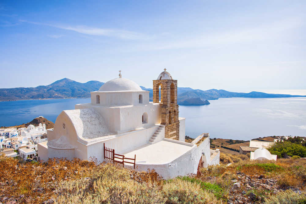 église sur l'île de Milos dans les cyclades, Grèce