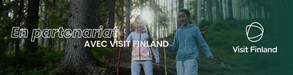 enfant-randonne-en-foret-finlande-ete