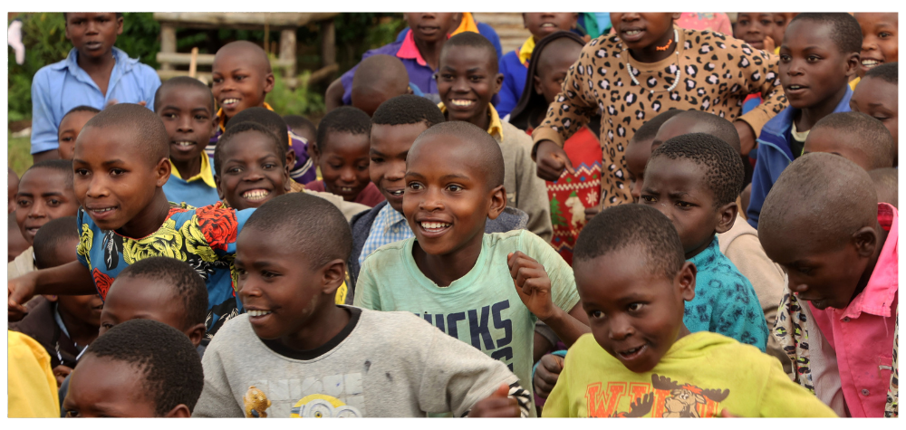 Enfants dans un village en Ouganda